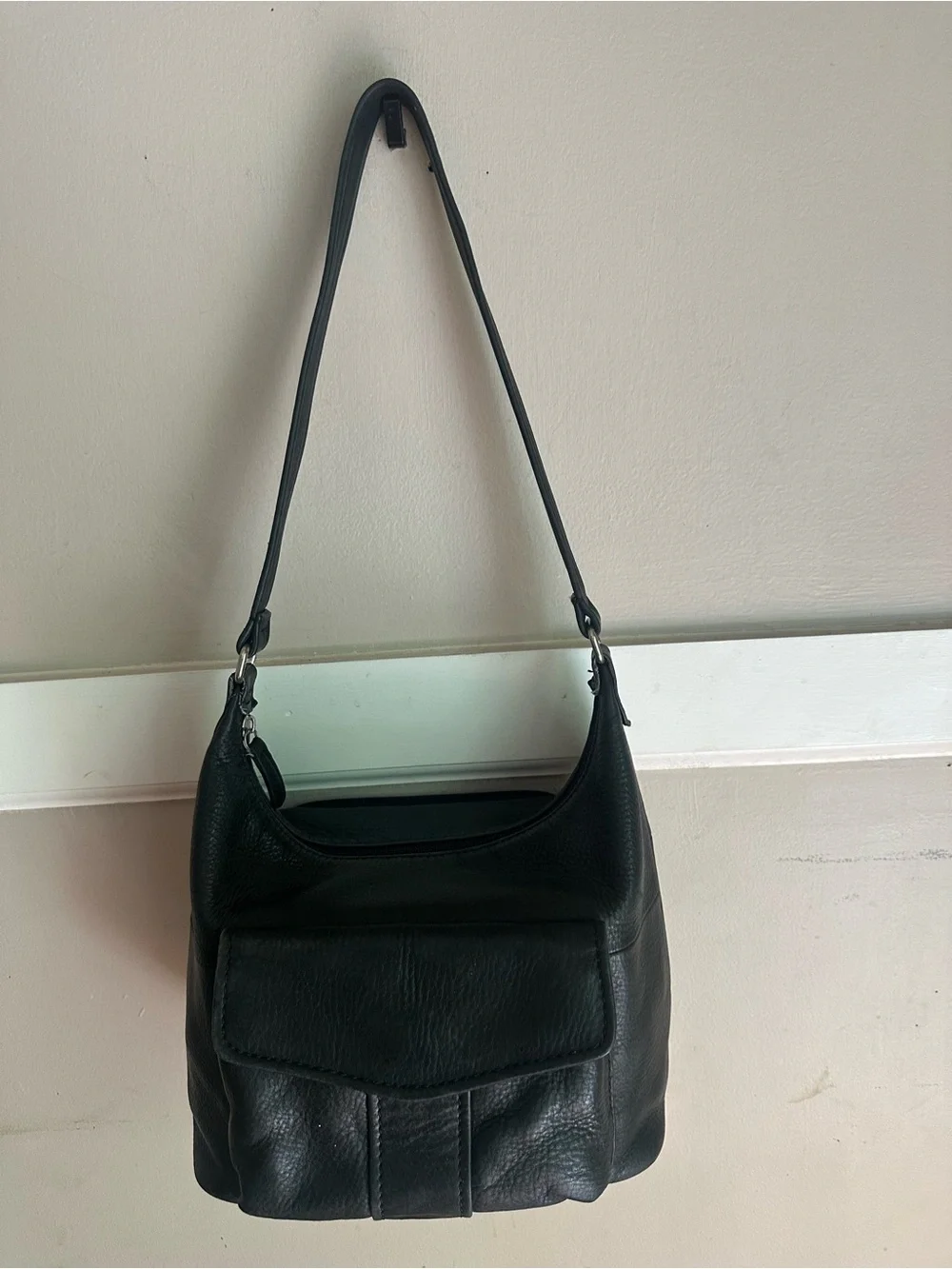 Fossil Classic Black Leather Shoulder Bag - Timeless Everyday Shoulder Bsg